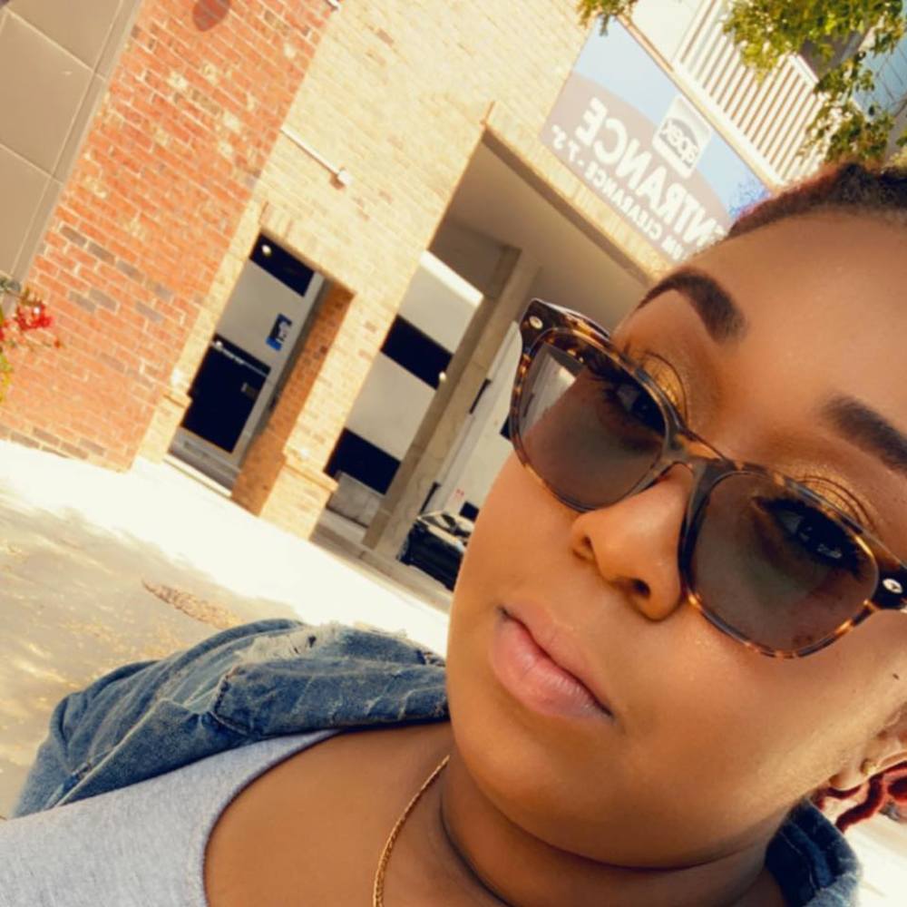 Meet your Posher, Shar'lee